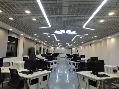 數(shù)字化浪潮中的匠心 重慶工程職業(yè)技術(shù)學(xué)院軟件開發(fā)助力大數(shù)據(jù)與物聯(lián)網(wǎng)學(xué)院